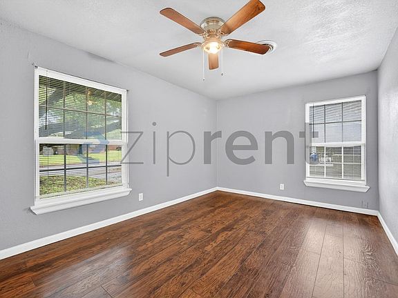 4th image of 2332 Grandview Dr