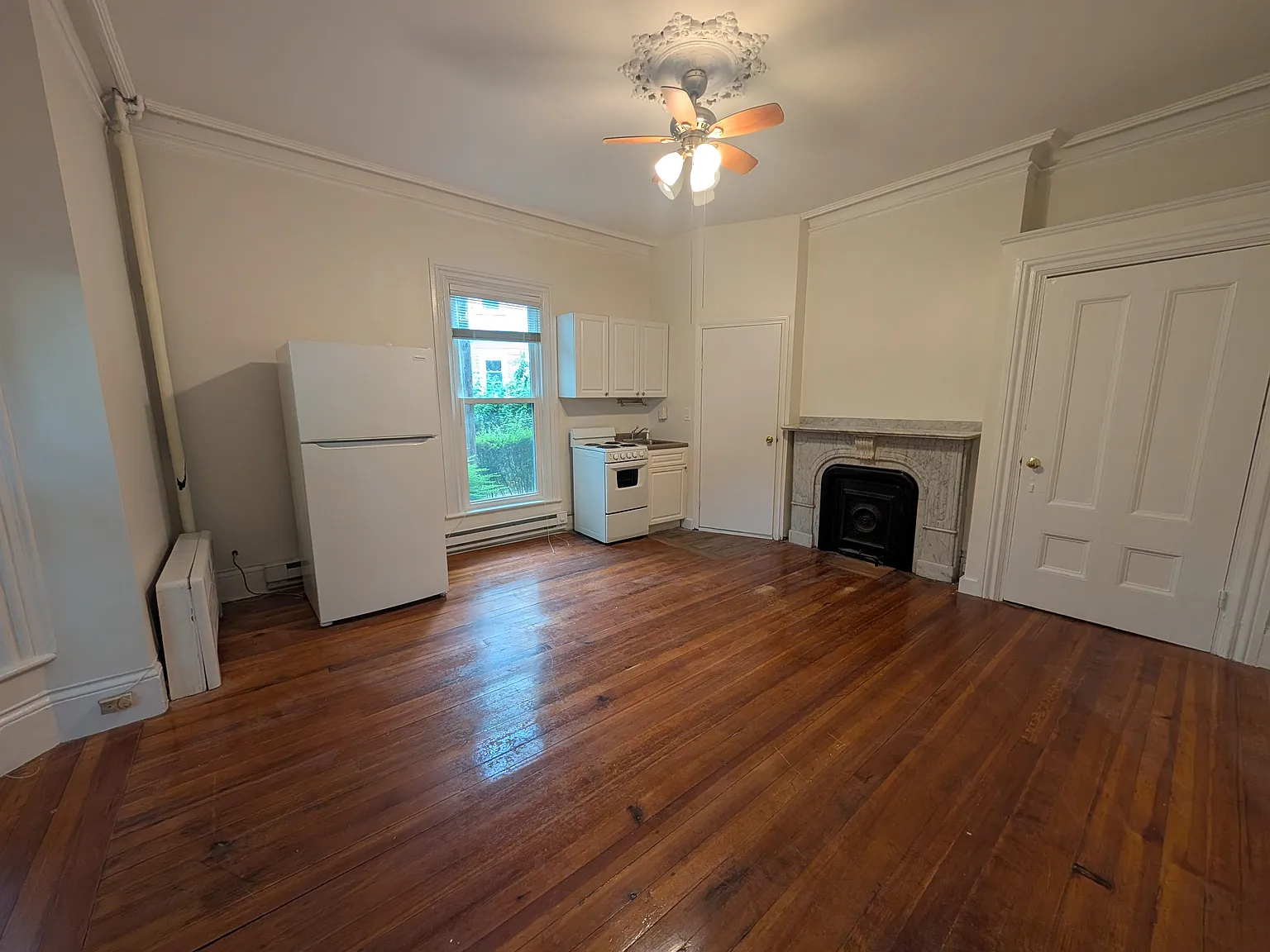 Studio, 9999 sqft, $1,950 — Photo 1