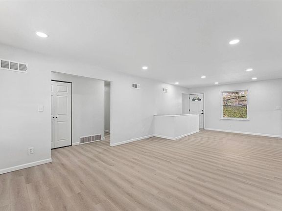 3rd image of 11055 Perham Dr
