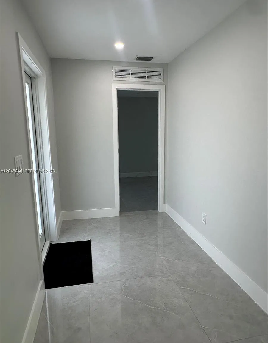 Snapper Creek Villas — Photo 3