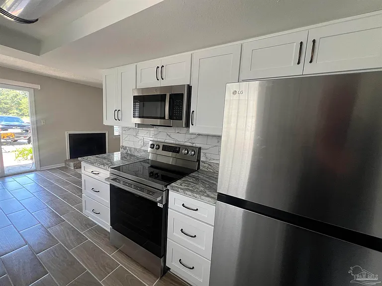 13528 Canal Dr — Photo 9