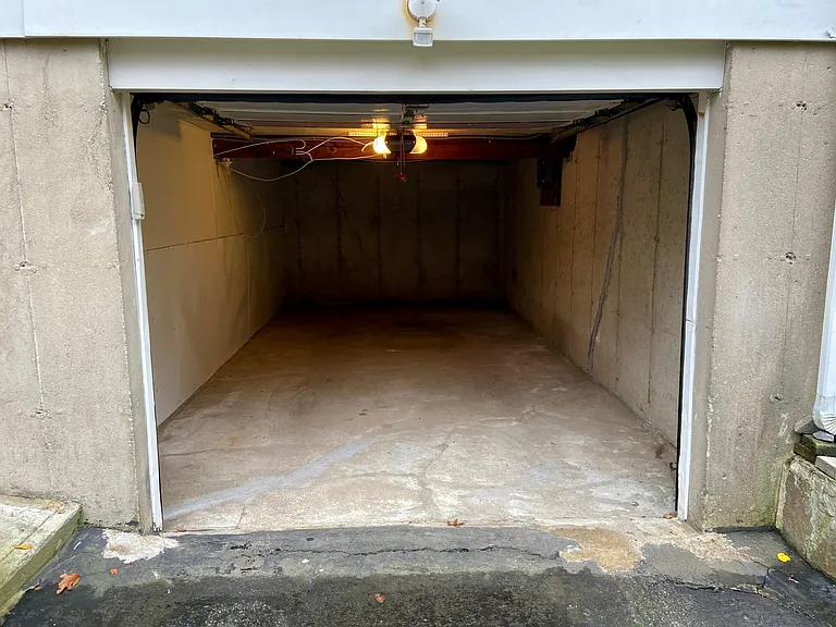 One car garage