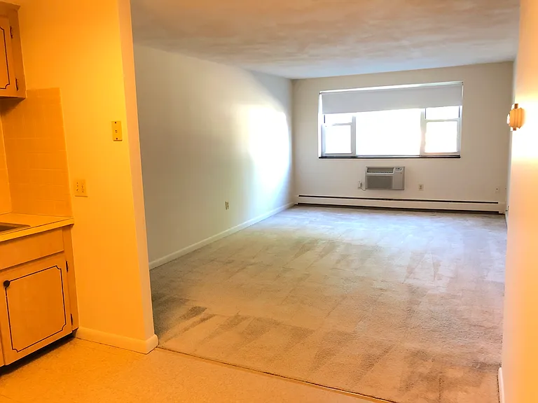 Lexington St Apartments — Photo 63