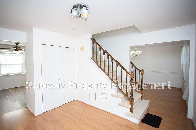 4 bed, 2.5 bath, 2250 sqft, $3,900 — Photo 2