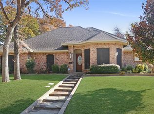 2 Sue Ct, Mansfield, TX 76063