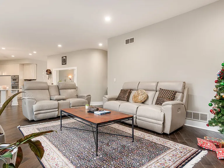 4602 Sandwich Ct — Photo 31