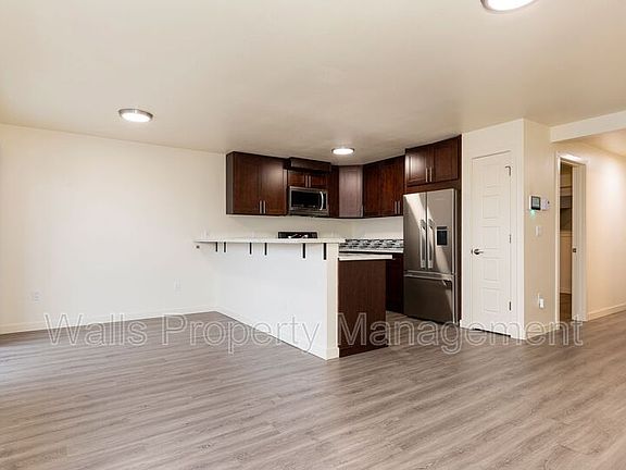 3rd image of 2465 Dexter Ave N APT 203