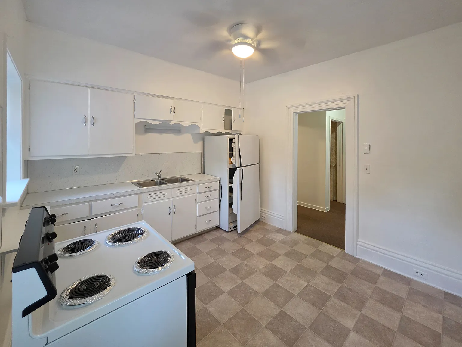 2 bed, 1043 sqft, $1,100 — Photo 4