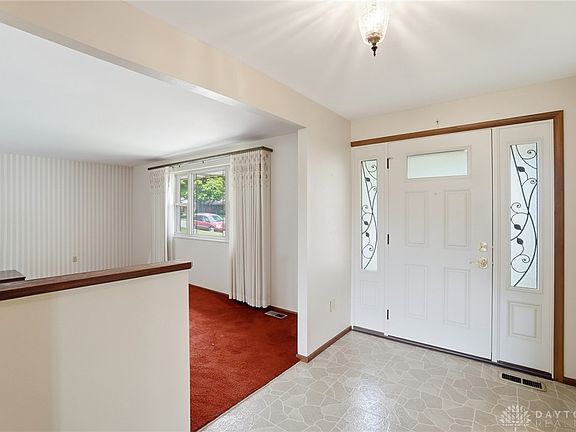 5th image of 742 Greenview Dr