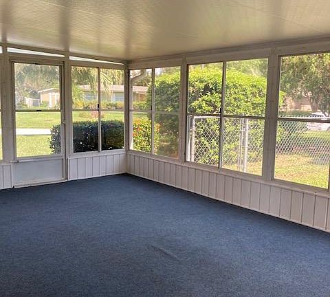 Screened lanai with vinyl sliding windows