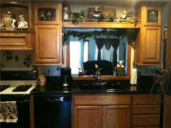 4th image of 865 Saugerties Ave