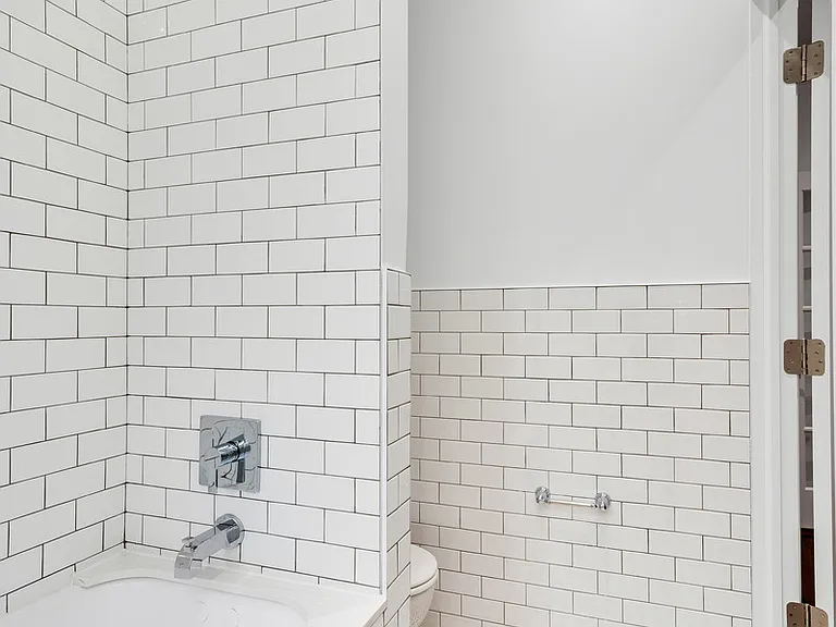347 W 55th St #7F — Photo 6