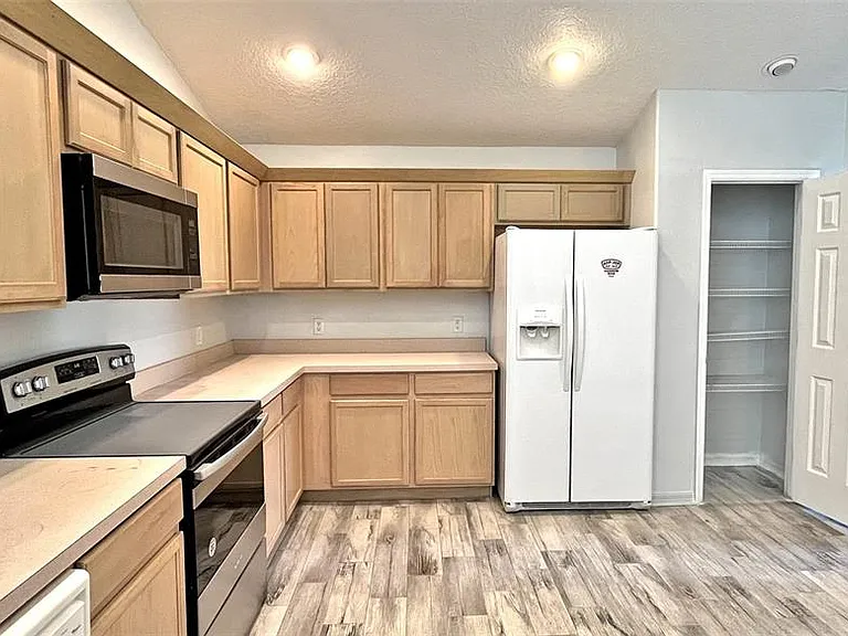 337 Silver Palms Cir — Photo 13