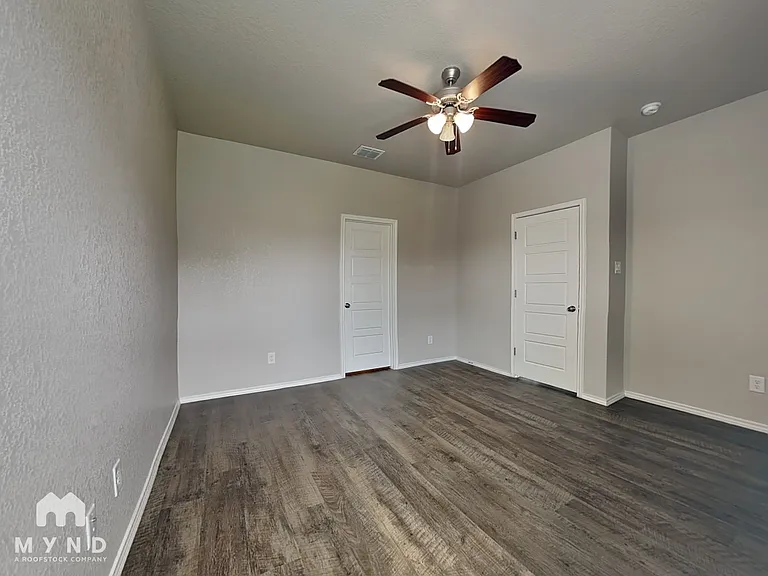 247 Stevens Smt — Photo 9