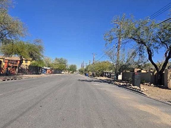 4th image of 2630 N Estrella Ave