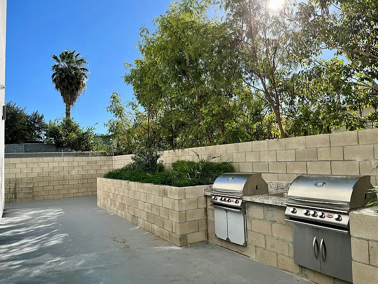 16030 Sherman Way #B — Photo 15