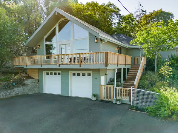 1388 NW Grove St, Roseburg, OR 97471