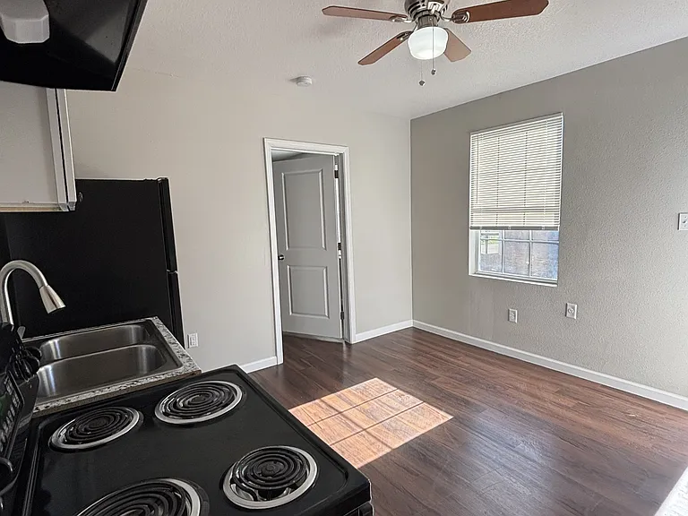 7046 Avenue F — Photo 71