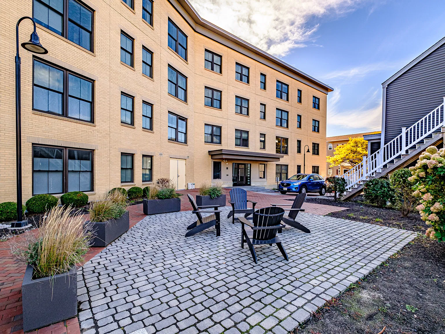 2 bed, 1185 sqft, $3,995 — Photo 2