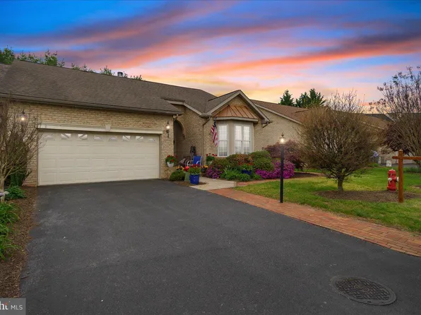 93 Radcliff Ln, Falling Waters, WV 25419