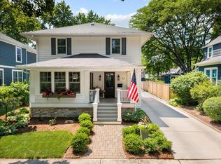 32 McKinley Ave, Geneva, IL 60134