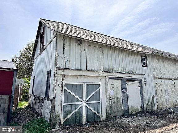 4th image of 5247 Lincoln Hwy W