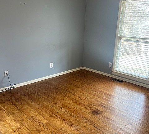 5th image of 705 N Hills Dr