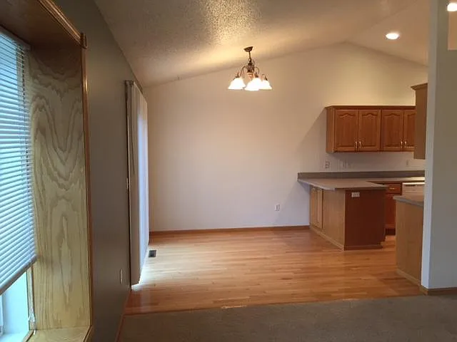 3 bed, 1875 sqft, $1,950 — Photo 3