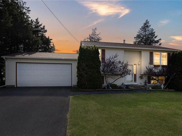 27 Kulas Rd, West Warwick, RI 02893