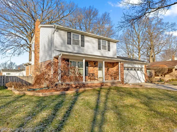 21648 Hall Rd, Woodhaven, MI 48183