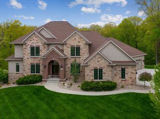 2504 Wagon Trail Rd, Cedar Rapids, IA 52403