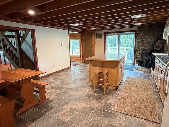 5th image of 47 Hereford Ln