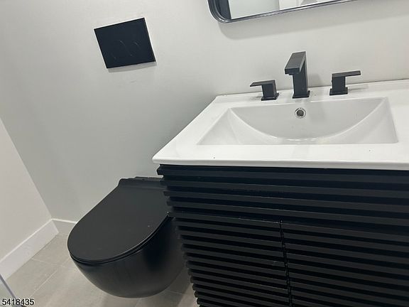 5th image of 437 Bramhall Ave #1B