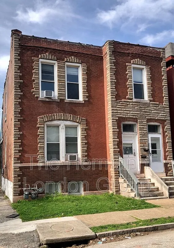 2 bed, 1.0 bath, 995 sqft, $900 — Photo 1