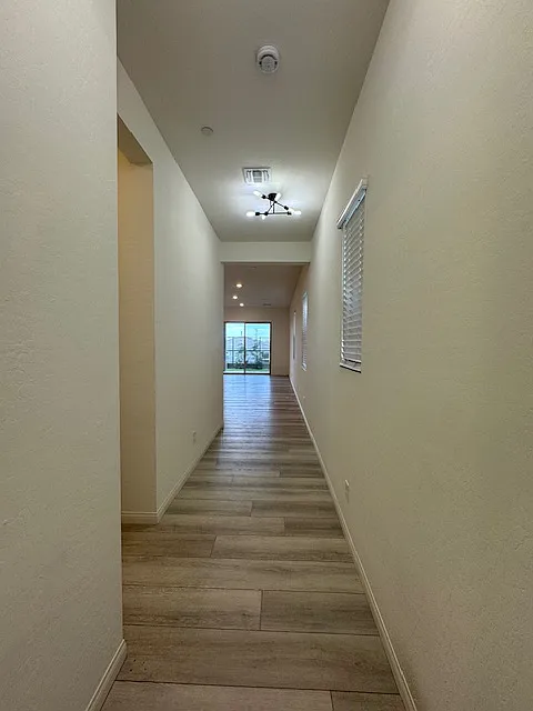 4 bed, 2150 sqft, $3,695 — Photo 4