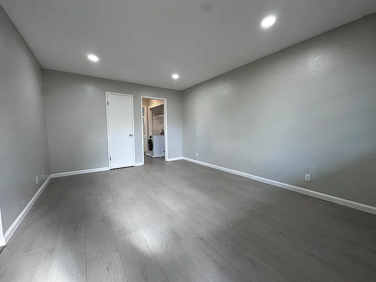 1972 Bellomy St #1B — Photo 10