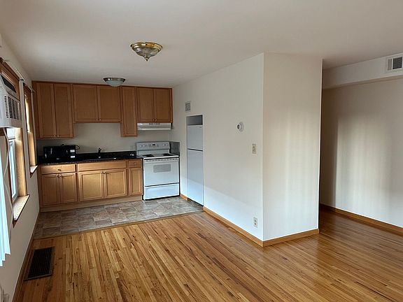 3rd image of 5924 35th St W APT E