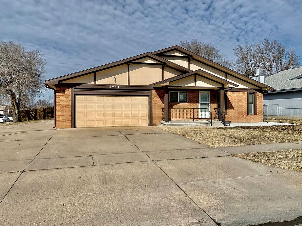 1st image of 2006 S White Oak Dr