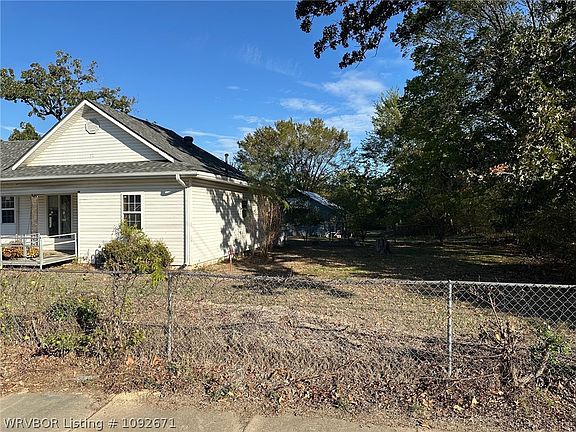 3rd image of 3503 Newlon Rd