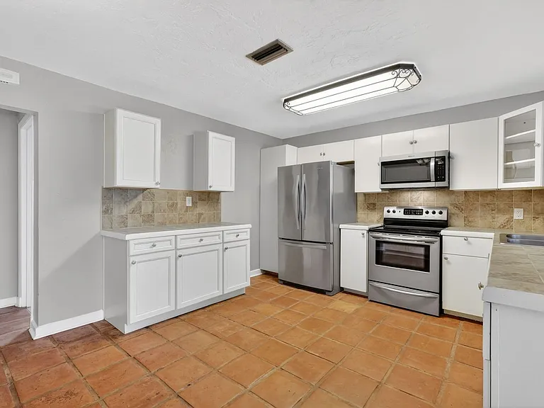 1627 Canal Ct — Photo 16