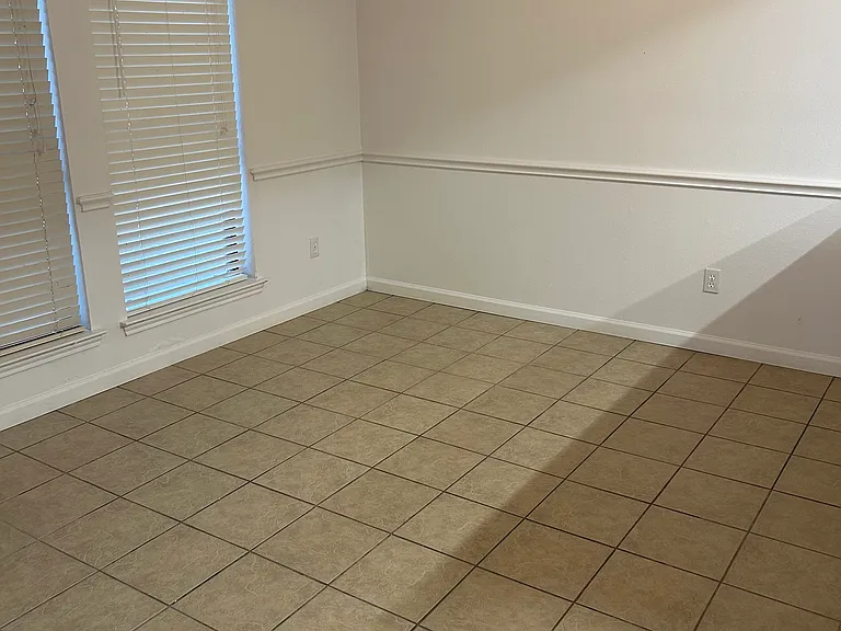 801 Summit Dr — Photo 17