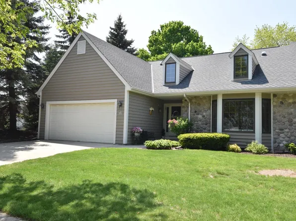 W52N105 Pioneer COURT, Cedarburg, WI 53012