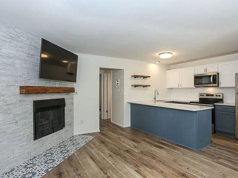 412 S Main St #223 — Photo 3
