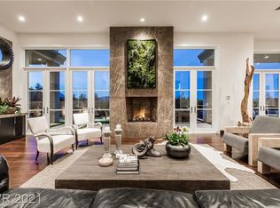 70 Hawk Ridge Dr, Las Vegas, NV 89135