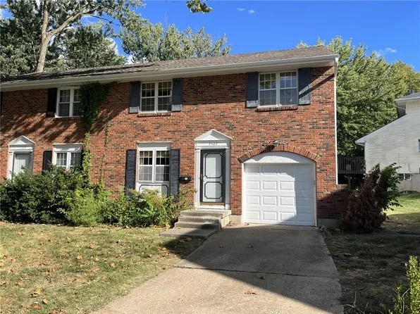 7107 NW Chapel Woods Ln, Kansas City, MO 64152