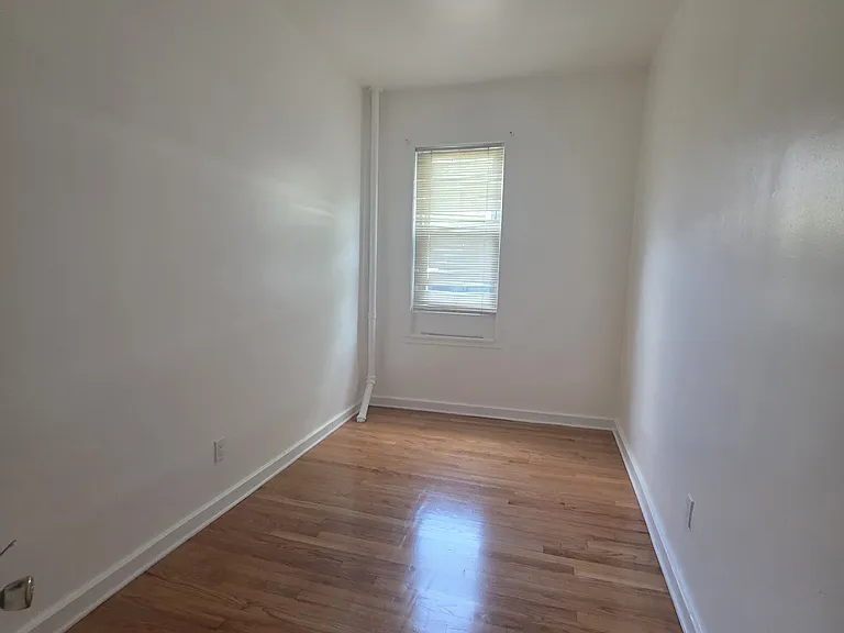 846 E 220th St #2 — Photo 5