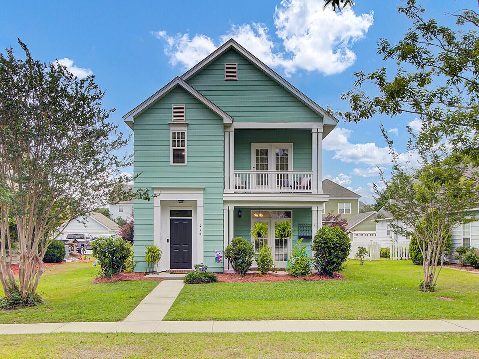 1st image of 215 Pimpernel St