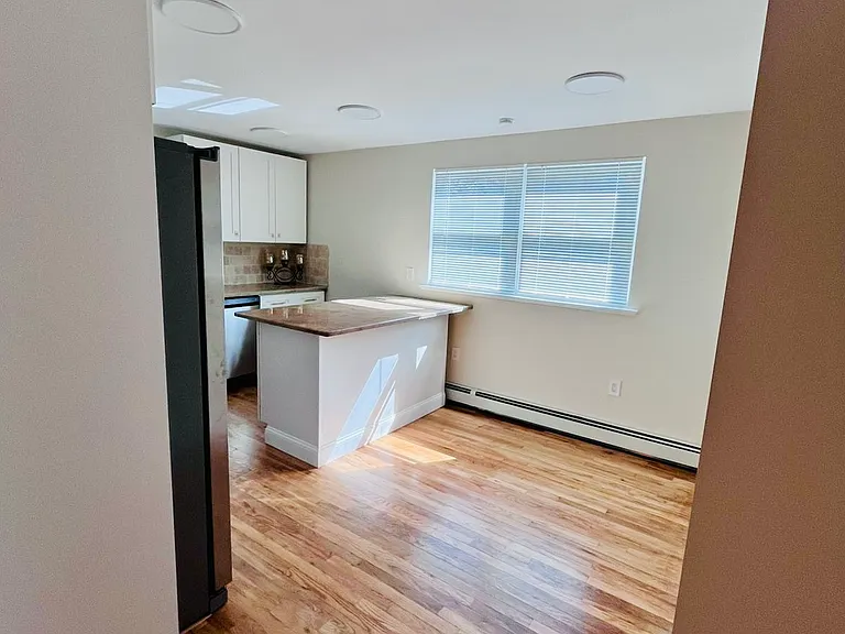 340 Maple St #A — Photo 3
