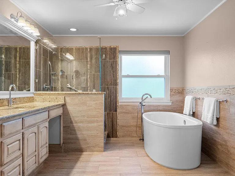 3933 Bordeaux Cir — Photo 18