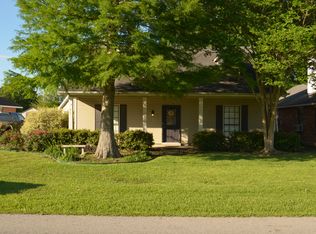 907 Rosedown Ln, Lafayette, LA 70503